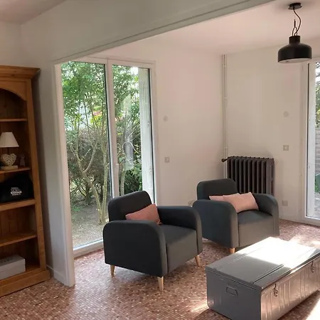 Villa Tres Proche De La *