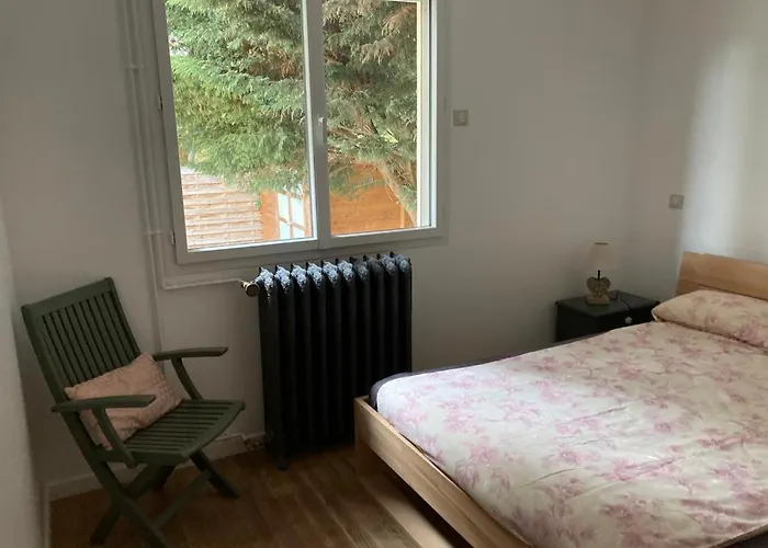 Tres Proche De La Willa