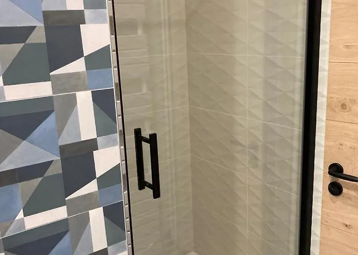 Tres Proche De La Willa